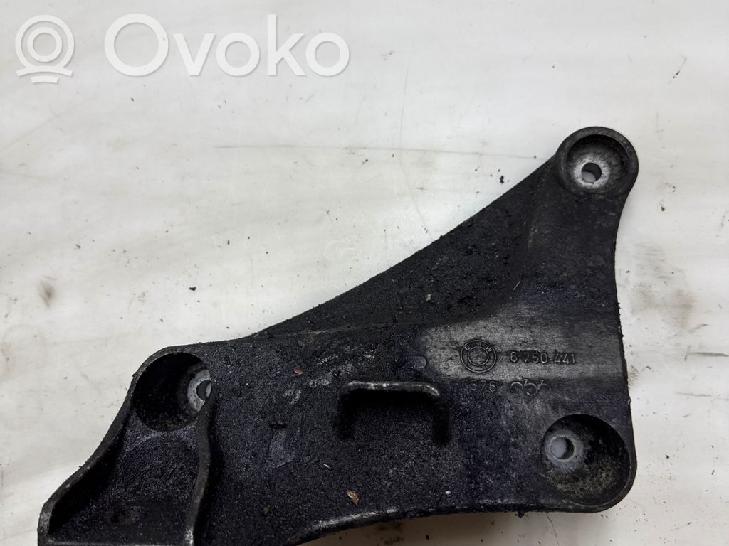 Engine mounting bracket   6750441,8576