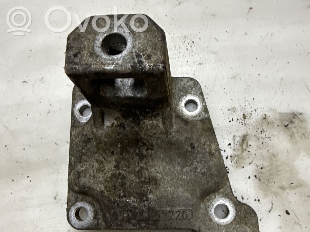 BMW 5 E39 Engine mounting bracket 