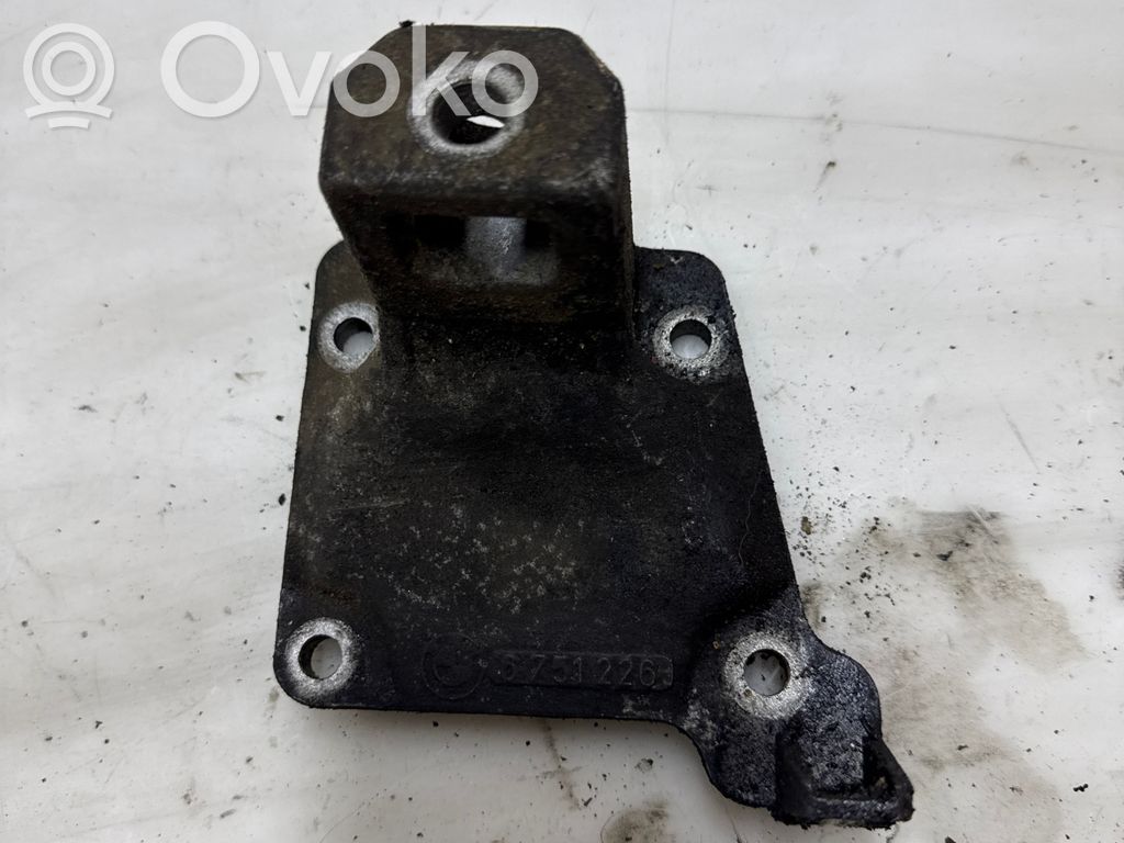 BMW 5 E39 Engine mounting bracket 