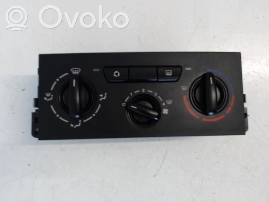 Peugeot 207 Climate control unit 
