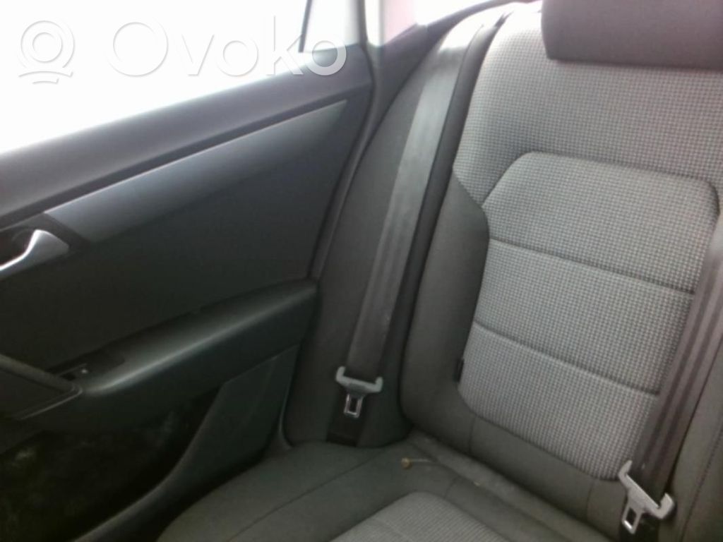 Volkswagen PASSAT B7 Cinturón trasero 