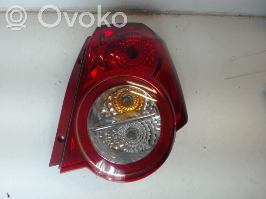 Chevrolet Aveo Aizmugurējais lukturis virsbūvē 