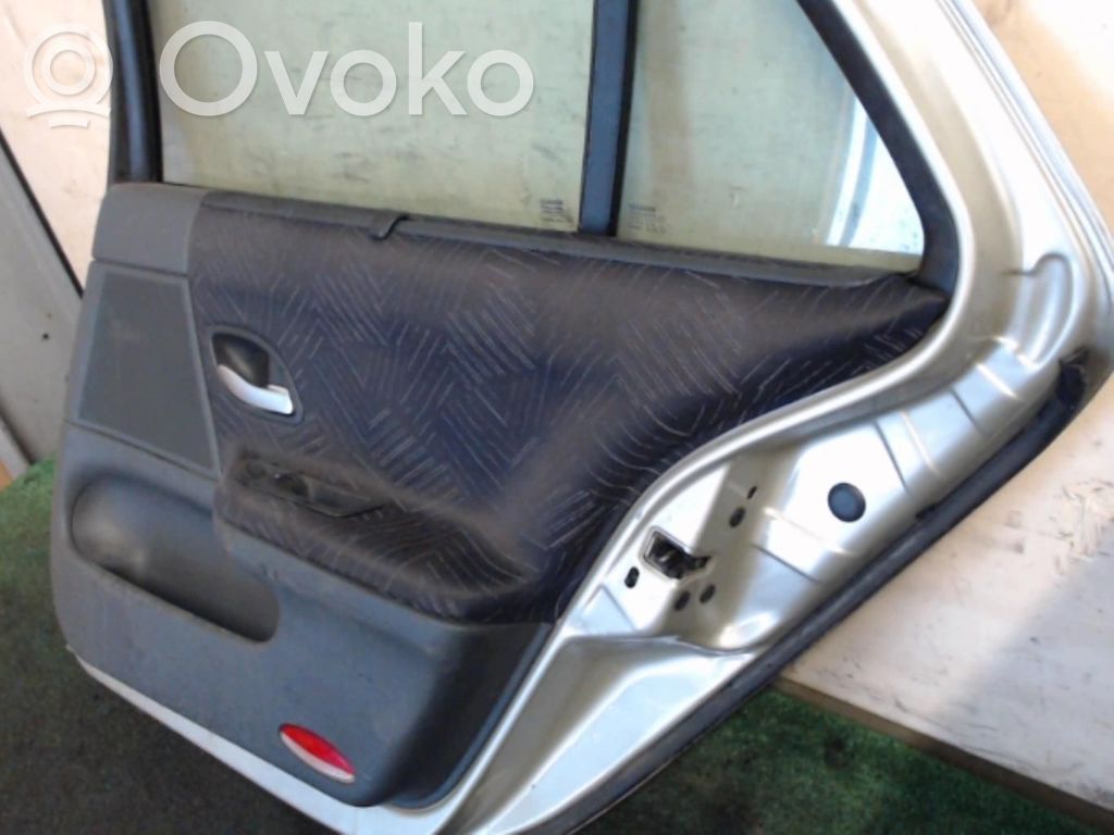 Renault Laguna II Puerta trasera 