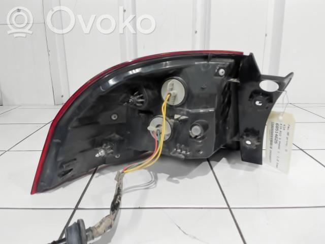 KIA Rio Aizmugurējais lukturis virsbūvē 