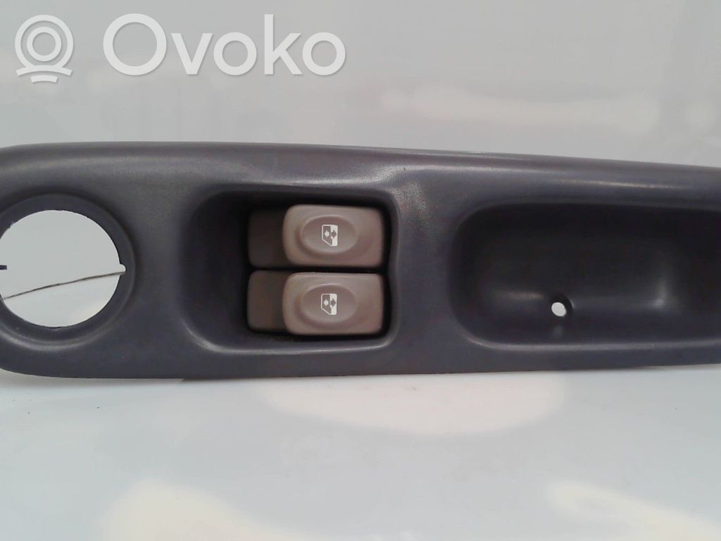 Renault Twingo I Electric window control switch 