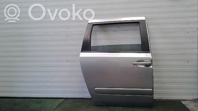 KIA Carnival Puerta trasera 