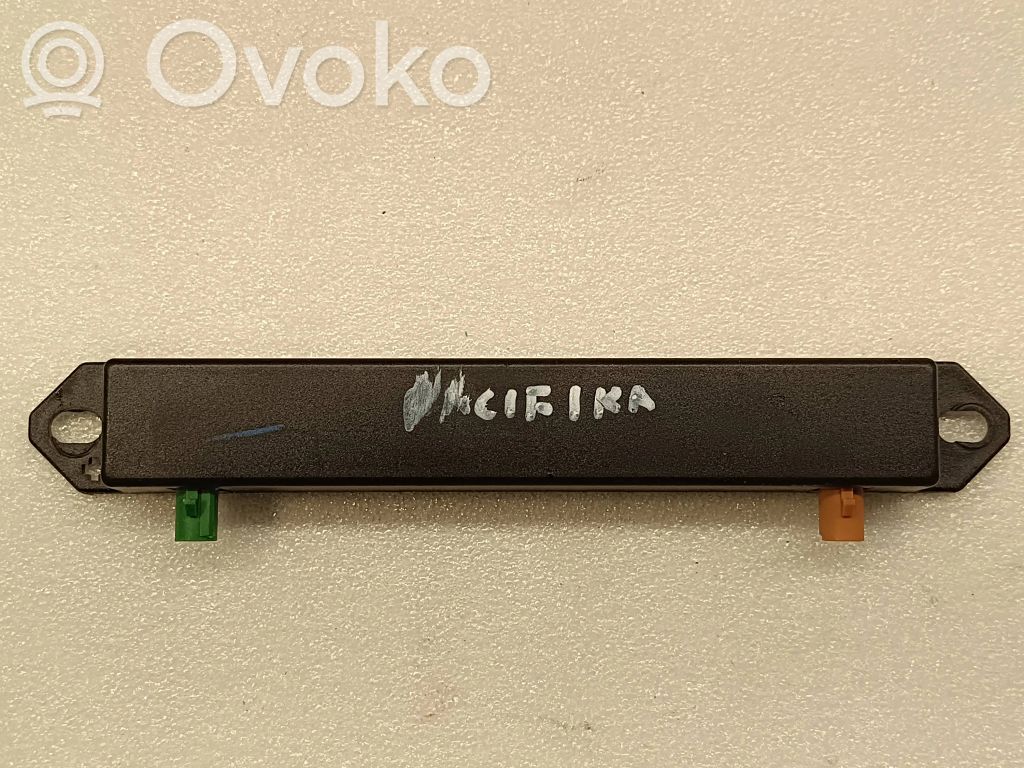 Chrysler Pacifica Antenos valdymo blokas 