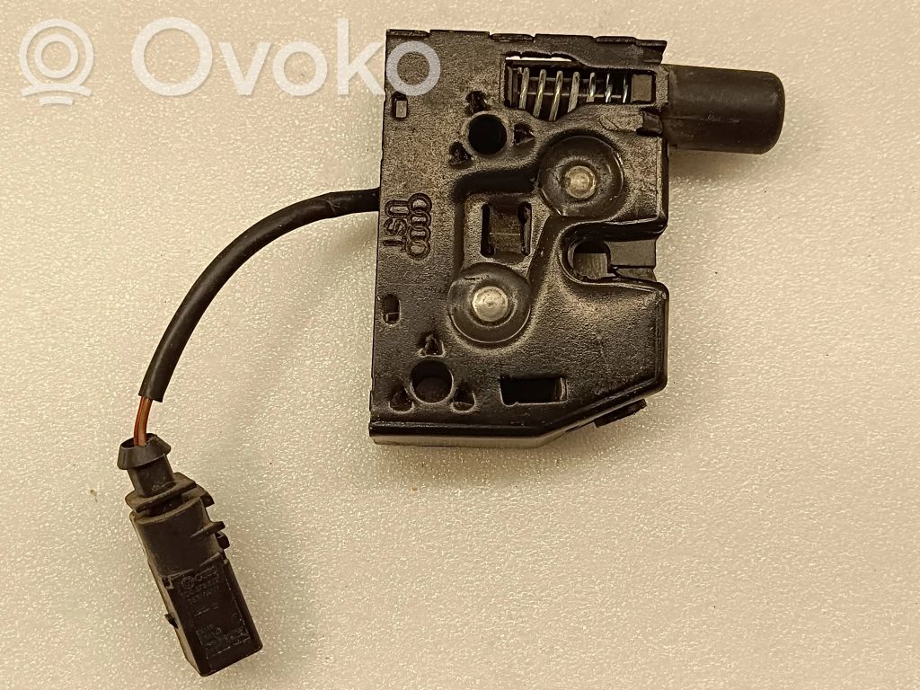 Audi Q3 8U Zamek pokrywy przedniej / maski silnika 