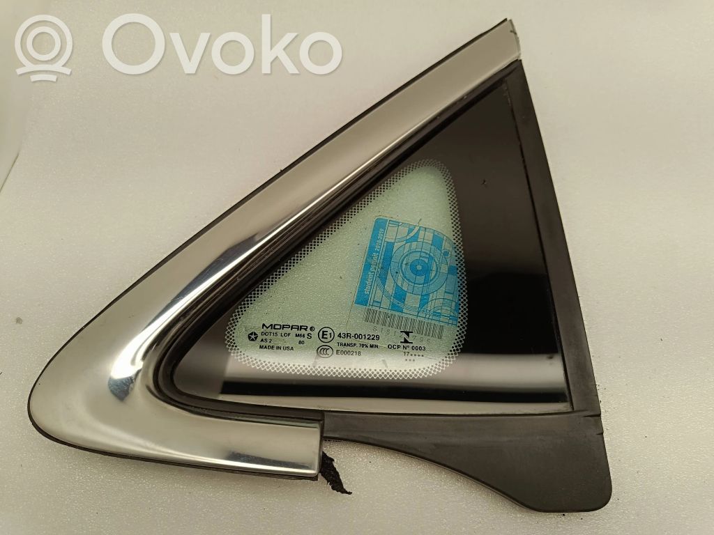 Chrysler Pacifica Front triangle window/glass 