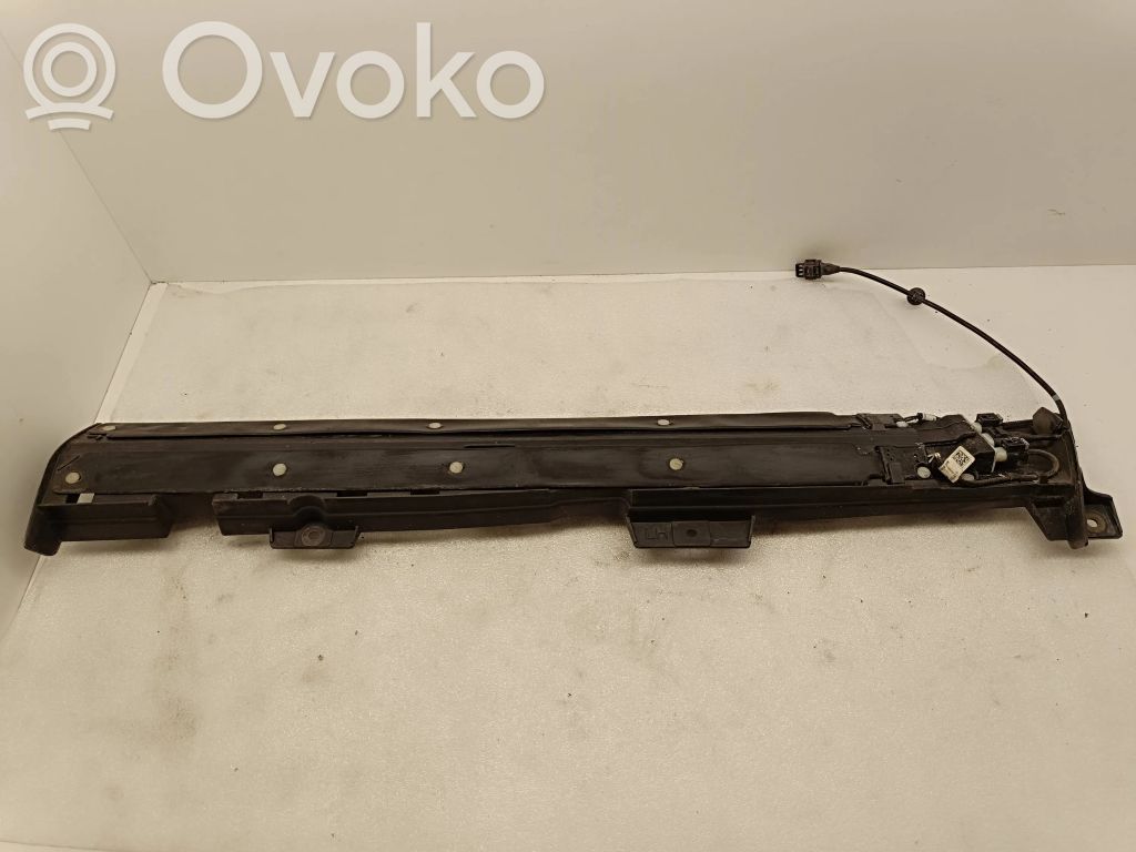 Chrysler Pacifica Sliding door trim 