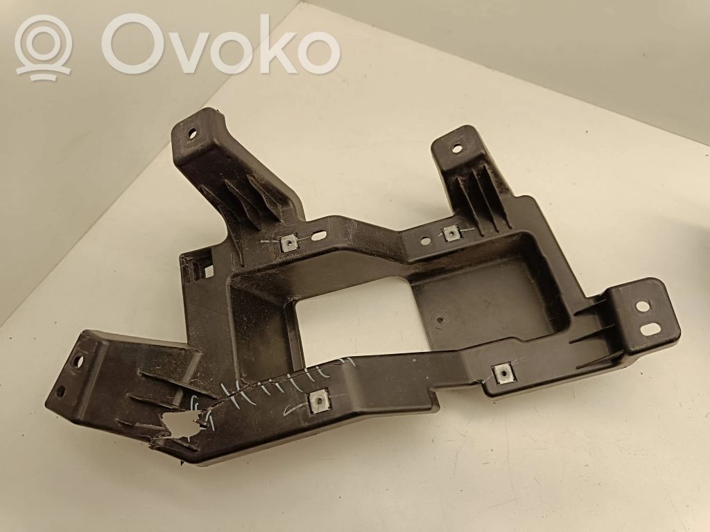 Chrysler Pacifica Fog light bracket 
