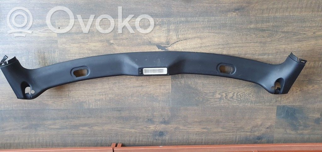 Bagažinės slenksčio apdaila   51448401081