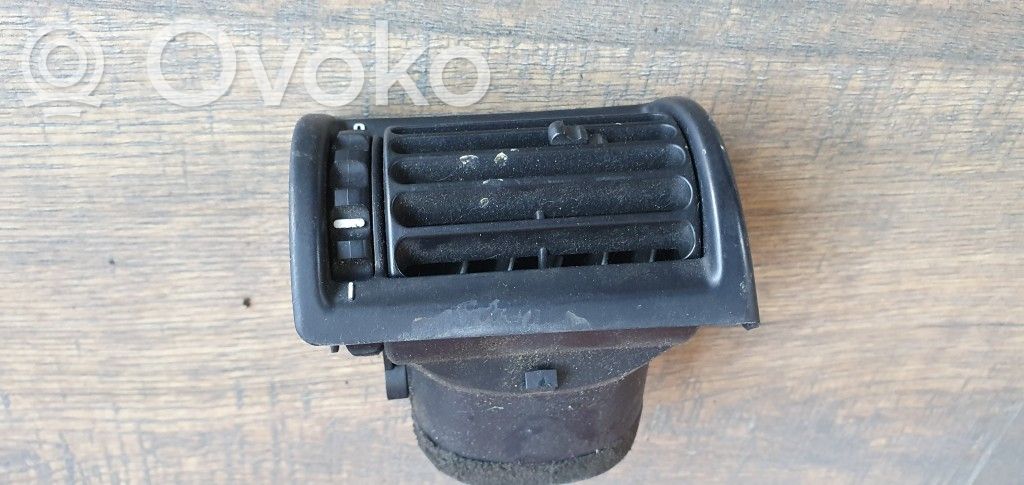 Šoninės oro grotelės   R104F011