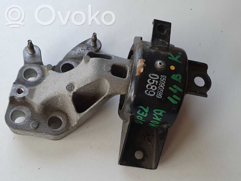 Engine mount bracket   95090589,G2954300