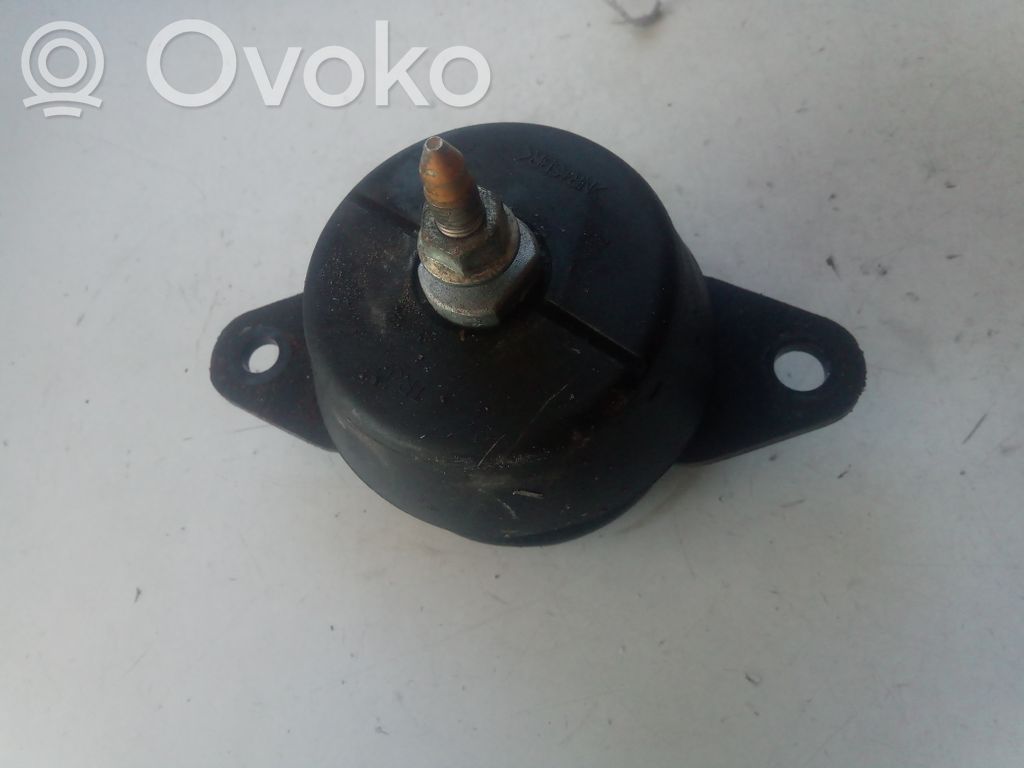 Engine mount bracket