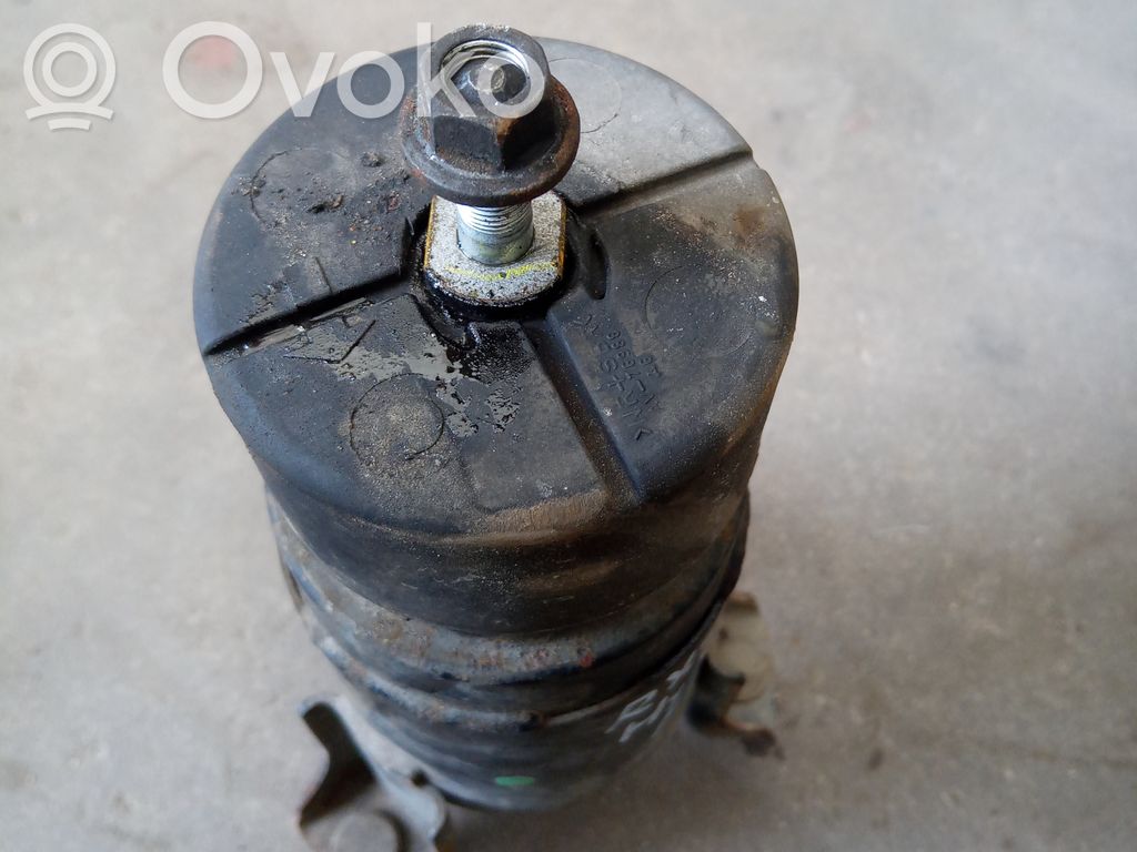Engine mount bracket