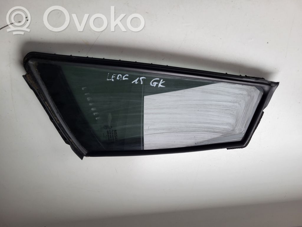 Ventanilla de ventilación de la puerta trasera   43R001595,822733NF0A