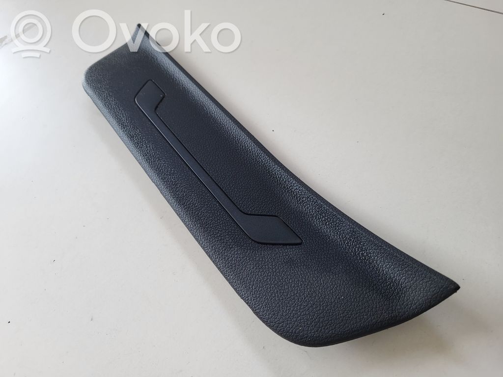 KIA Optima Takaoven kynnyksen suojalista 