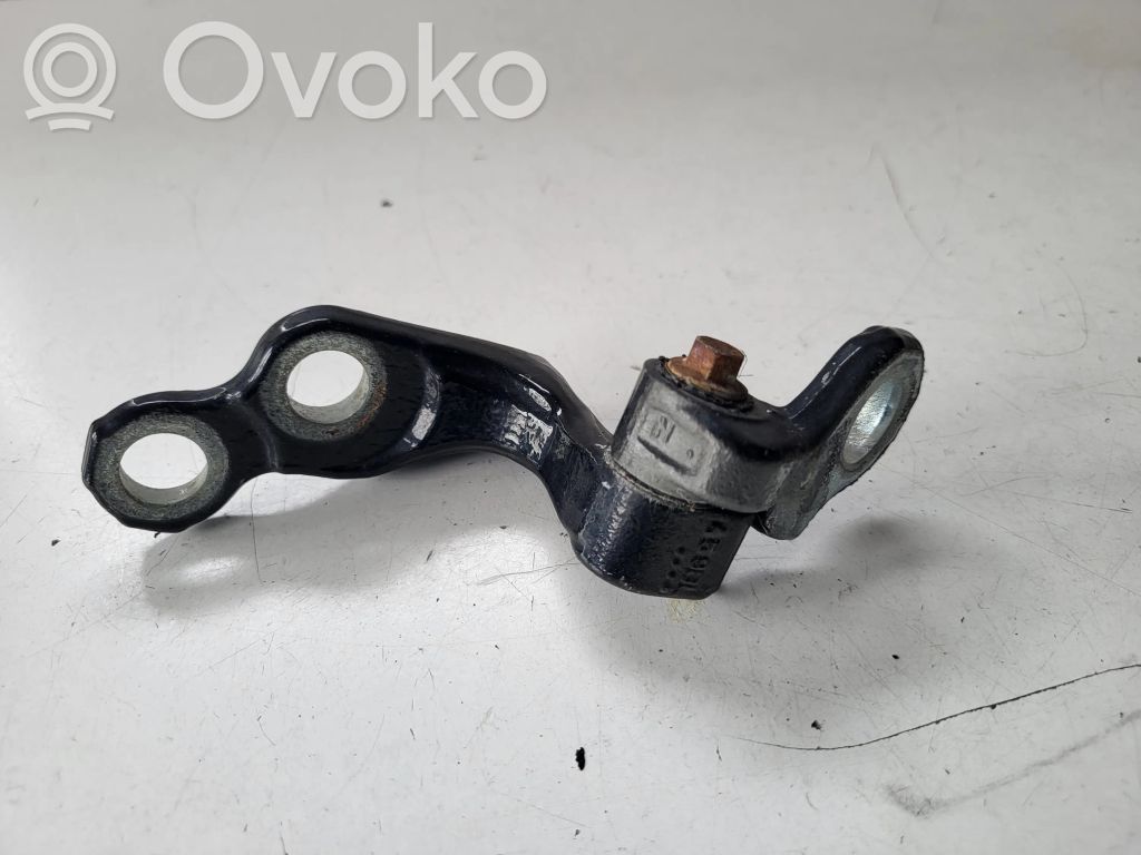 Bisagra inferior de la puerta trasera   3M51R26811