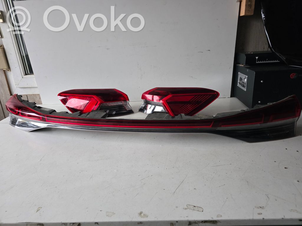 Set feux arrière / postérieurs   89A945095B,89A945091,89A945092
