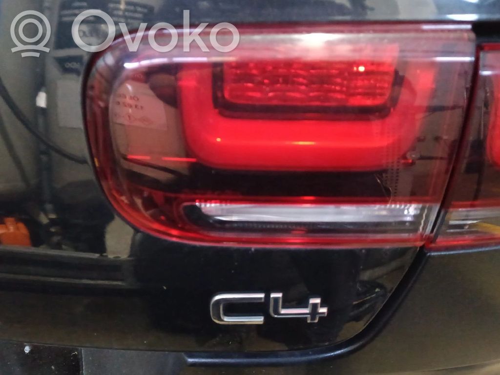 Tailgate rear/tail lights