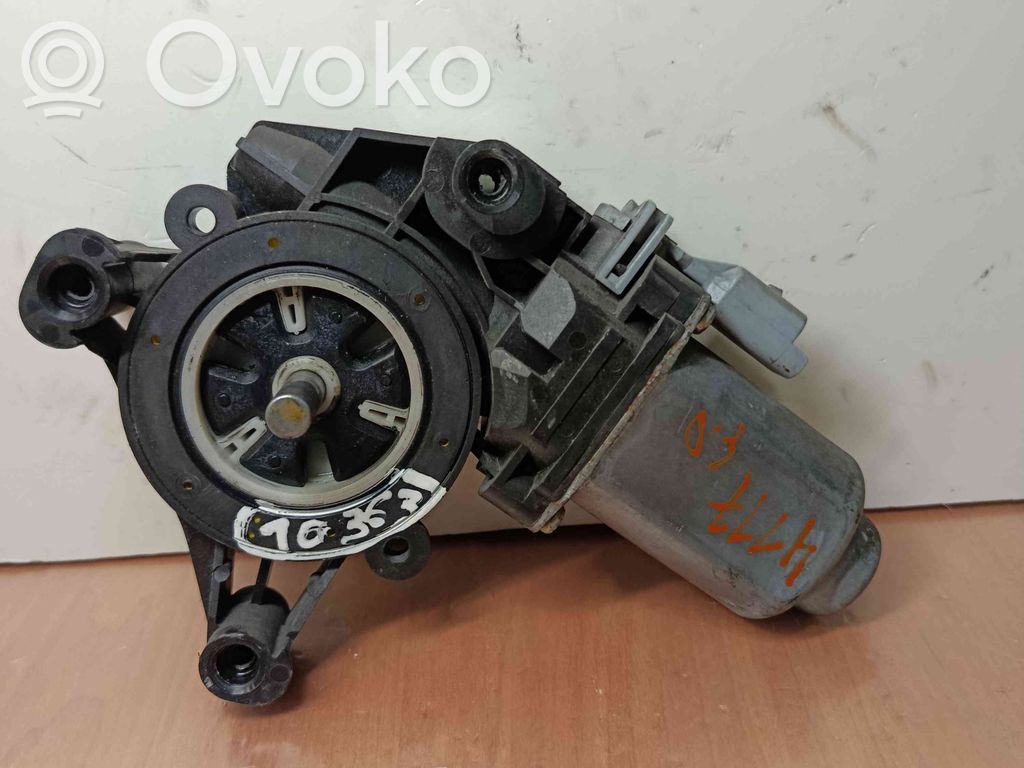 Priekšpusē loga pacēlāja motoriņš   9677416880