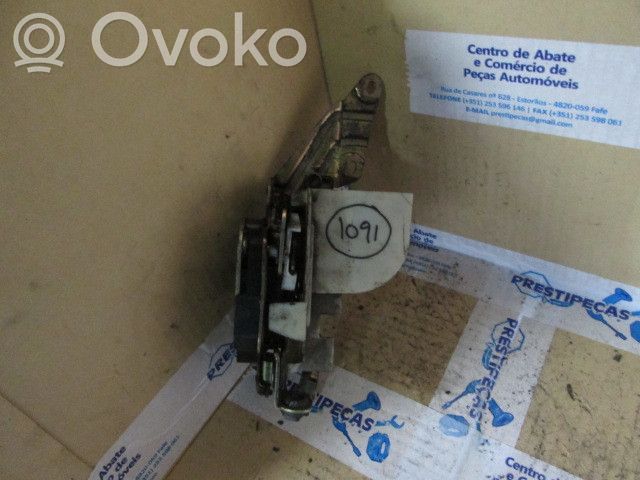 Opel Corsa B Priekšpusē slēdzene 