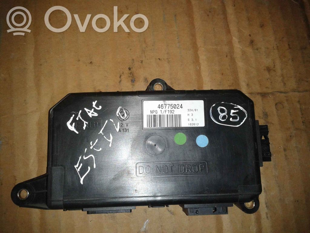 Unidad de control/módulo del bloqueo de puertas   46775024