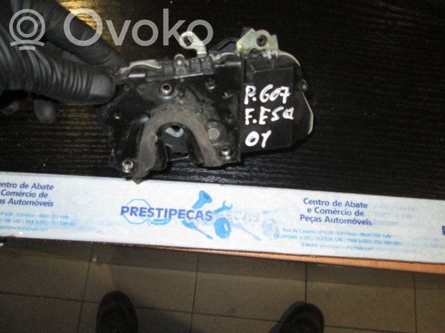 Peugeot 607 Priekšpusē slēdzene 