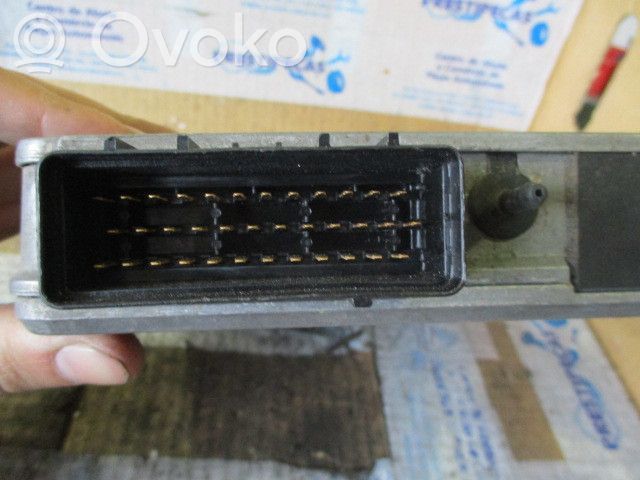 Unidad de control/módulo del motor   MKC102570