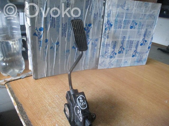 Accelerator throttle pedal   6515473