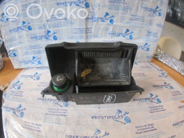 Car ashtray   008262672
