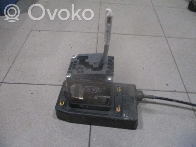 Peugeot 407 Gear shifter/selector 