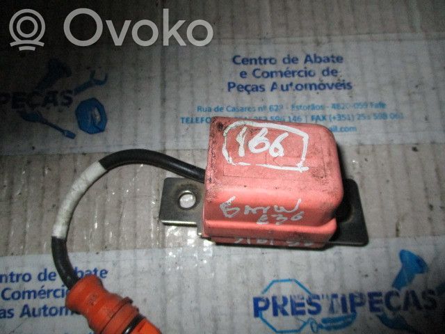 Sensor impacto/accidente para activar Airbag   65771390061