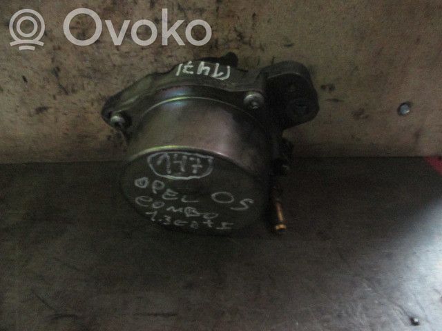 Opel Combo C Vacuum pump 