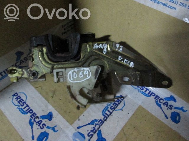 Opel Corsa A Priekšpusē slēdzene 
