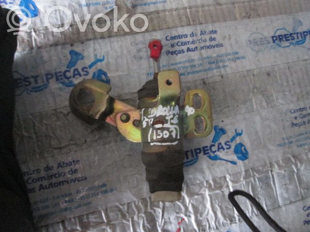 Toyota Corolla E90 Takaoven lukko 