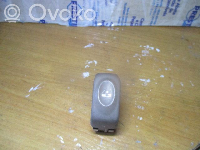 Renault Twingo I Electric window control switch 