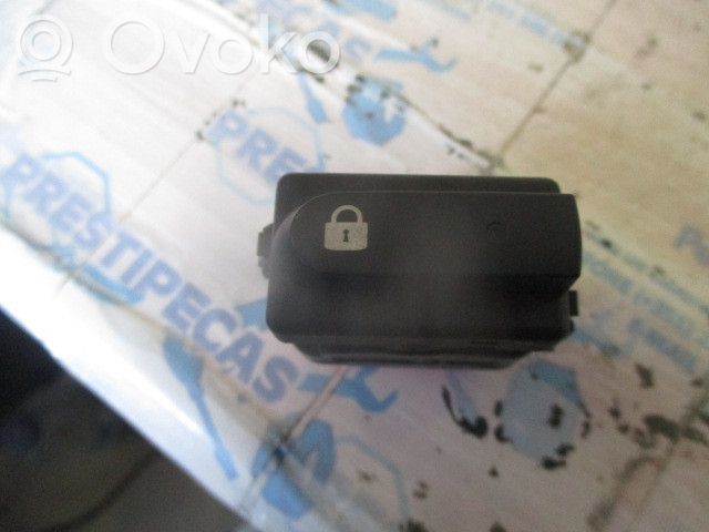 Renault Clio II Central locking switch button 