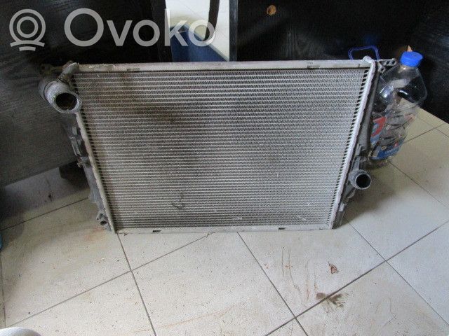 BMW 1 E81 E87 Dzesēšanas šķidruma radiators 