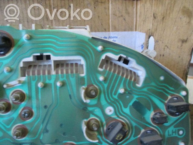 Speedometer (instrument cluster)   832001A260