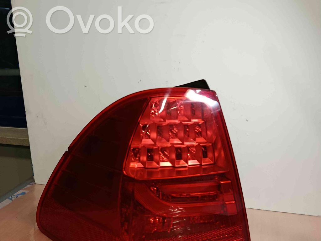 Tailgate rear/tail lights   7154159