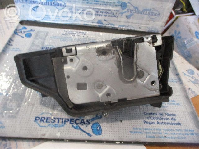 Serrure de porte avant   82534310