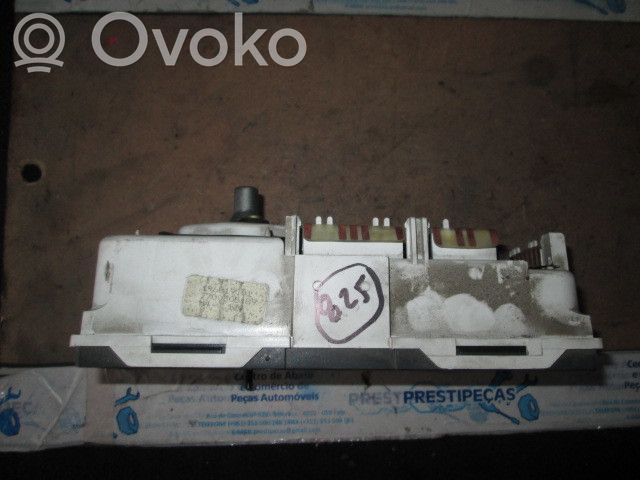Renault Express Speedometer (instrument cluster) 