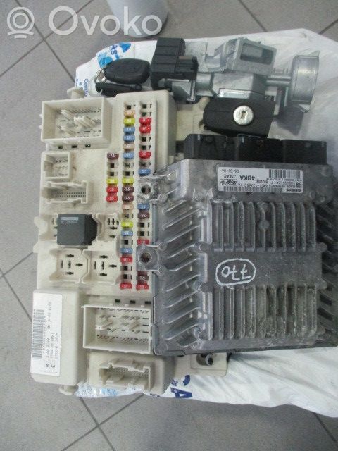 Блок управления двигателя   6M5112A650YA,5WS40512A,SIEMENS