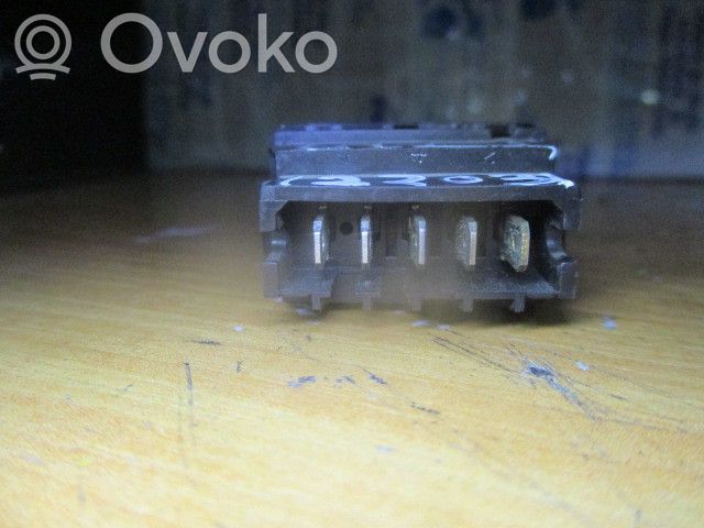 Renault Express Stiklo šildymo elektra jungtukas 
