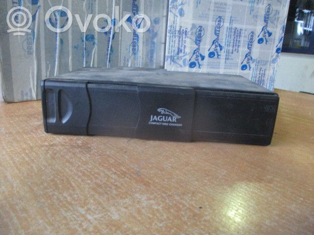 Jaguar S-Type Radio/CD/DVD/GPS head unit 