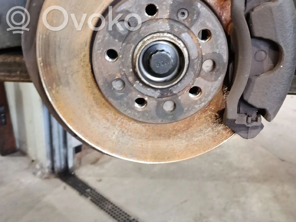 Achsschenkel vorne   5Q0407256K,5Q0407256M,5Q0407256Q,5Q0407256R,5QD407256A,5QM407256,5WA407256