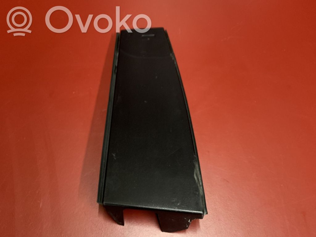 Katon muotolistan suoja   68259789AE,68259789