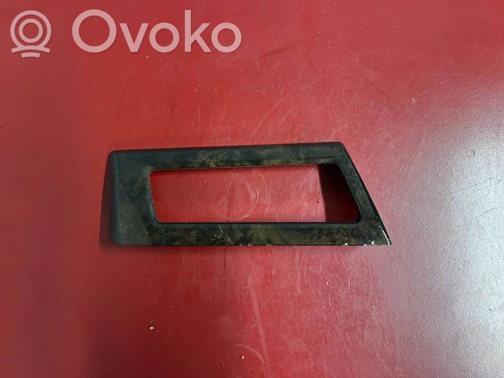 BMW 5 E60 E61 Kojelaudan hansikaslokeron lista 